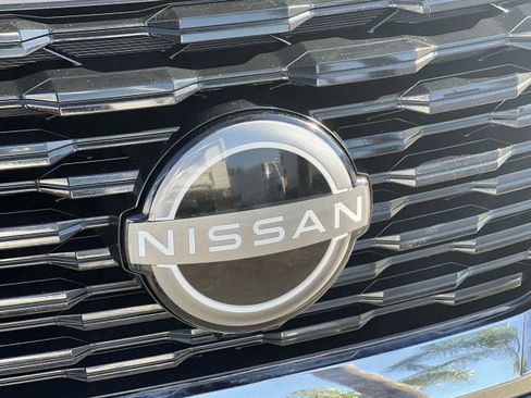 Used 2023 Nissan Rogue SV w/ SV Premium B Package image 31