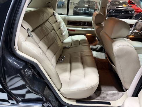 Used 1995 Cadillac Fleetwood Brougham RWD image 45