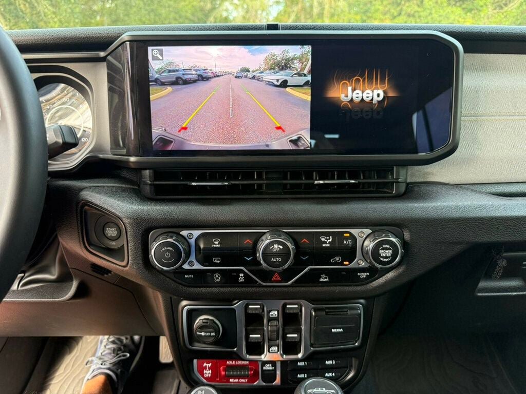 Used 2025 Jeep Gladiator Sport AWD/4WD image 6