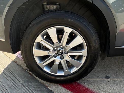 Used 2024 Hyundai Palisade SEL FWD image 9