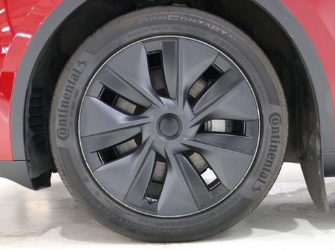Used 2024 Tesla Model Y Long Range RWD image 11