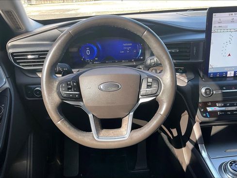 Used 2020 Ford Explorer Platinum w/ Premium Technology Package image 5