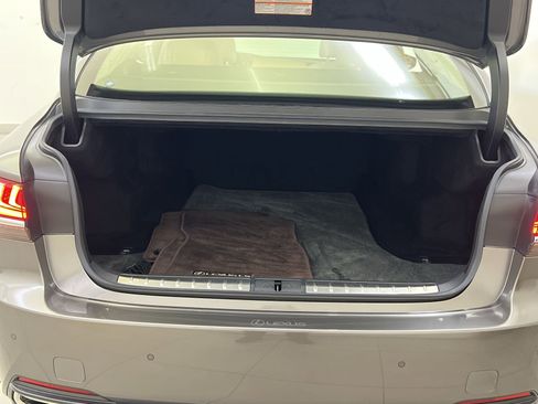 Used 2018 Lexus LS 500 w/ Accessory Package (Z2) image 24