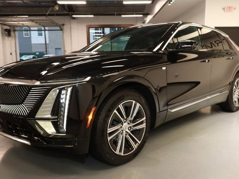 Used 2024 Cadillac Lyriq Luxury image 3