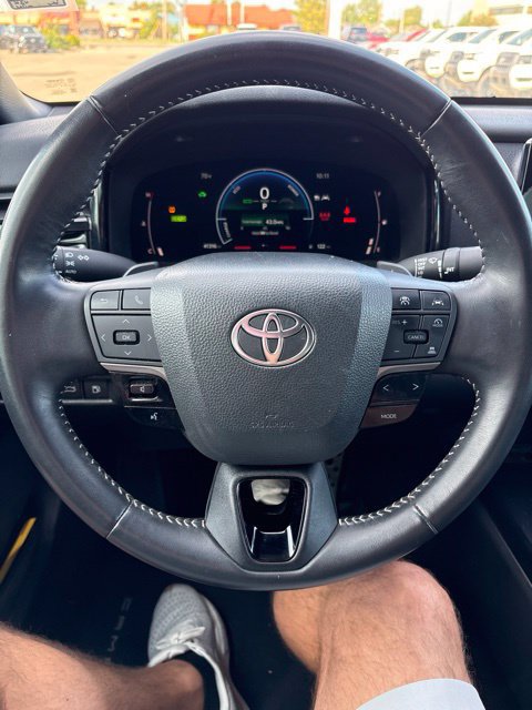 Used 2025 Toyota Camry SE FWD image 8