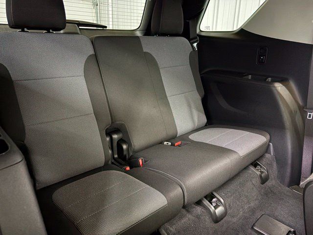 Used 2021 Chevrolet Traverse LT FWD image 17