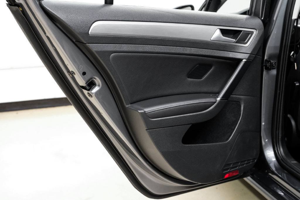 Used 2015 Volkswagen Golf S FWD image 42