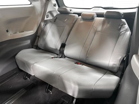 Certified 2024 Toyota Sienna XLE image 7
