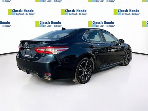 Used 2020 Toyota Camry SE FWD image 8