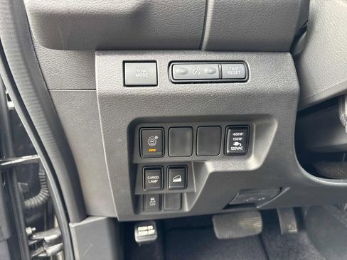 Used 2025 Nissan Frontier SV w/ SV Convenience Package AWD/4WD image 13