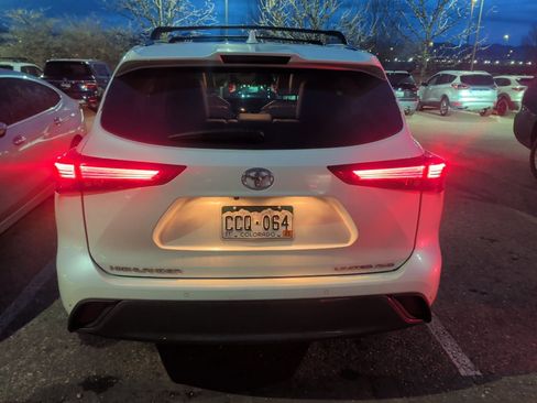 Used 2020 Toyota Highlander Limited image 13