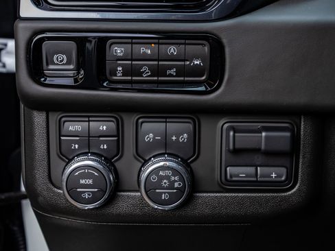 Used 2025 GMC Yukon AT4 Ultimate image 22