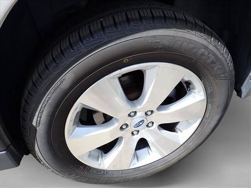 Used 2012 Subaru Outback 3.6R Limited w/ Moonroof Pkg AWD/4WD image 5