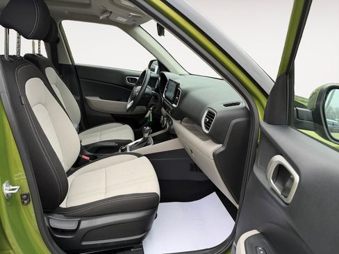Certified 2022 Hyundai Venue SEL image 26