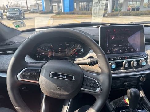 Used 2024 Jeep Compass Latitude image 15