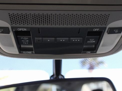 Used 2017 Acura TLX image 21