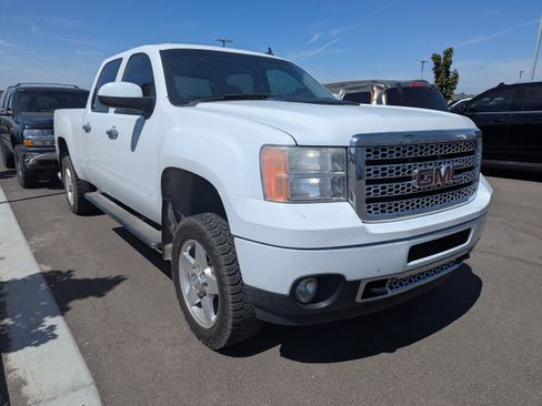 Used 2013 GMC Sierra 2500 Denali w/ Suspension Package, Off-Road AWD/4WD image 4