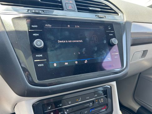 Used 2022 Volkswagen Tiguan SE w/ Panoramic Sunroof Package AWD/4WD image 27