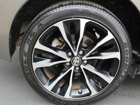 Used 2018 Toyota Corolla SE w/ Carpet Mat Package (TMS) image 31