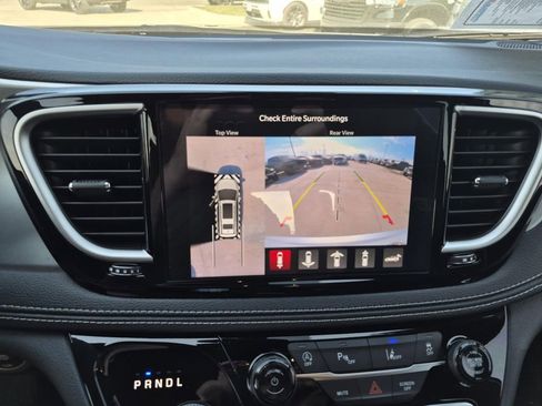 New 2026 Chrysler Pacifica Limited image 22