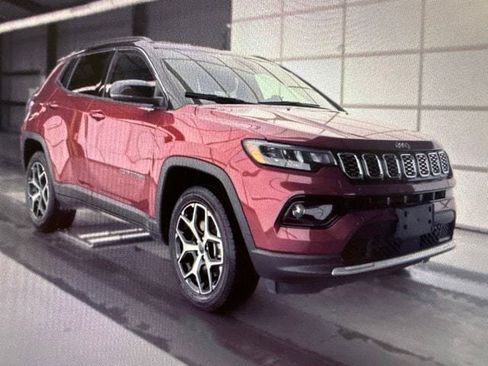 Used 2025 Jeep Compass Limited AWD/4WD image 12
