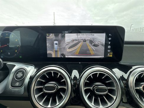 Used 2022 Mercedes-Benz GLB 250 image 17