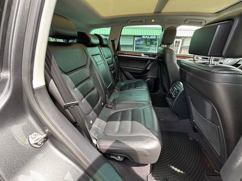 Used 2013 Volkswagen Touareg TDI AWD/4WD image 11