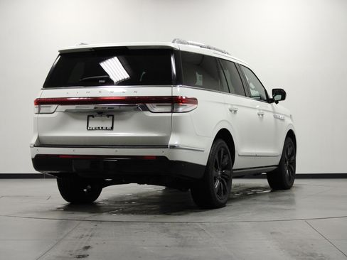 Used 2023 Lincoln Navigator Reserve AWD/4WD image 4