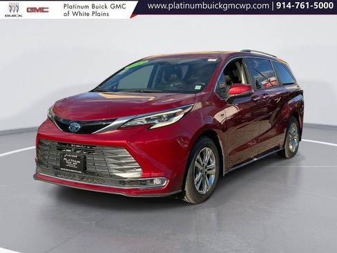 Used 2022 Toyota Sienna Platinum image 8