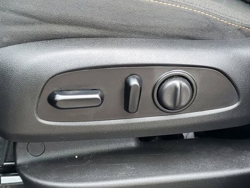Used 2020 Chevrolet Equinox LT FWD image 11