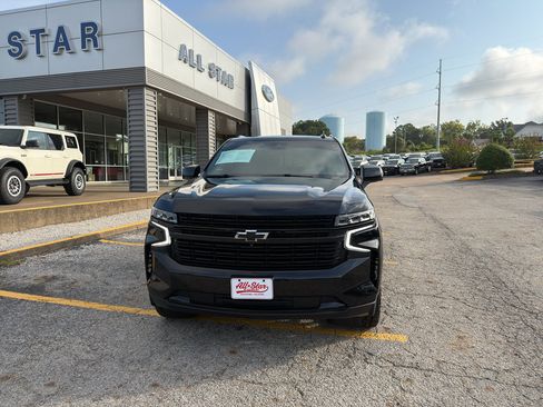 Used 2024 Chevrolet Suburban RST w/ Luxury Package AWD/4WD image 2