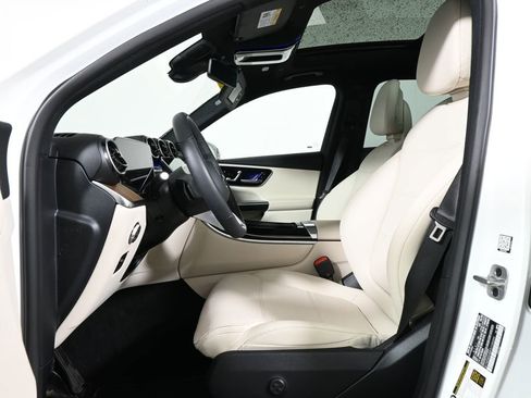 Used 2026 Mercedes-Benz GLC 300 4MATIC image 3