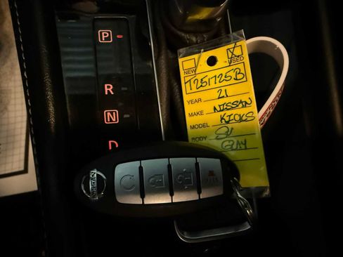 Used 2021 Nissan Kicks SV image 36