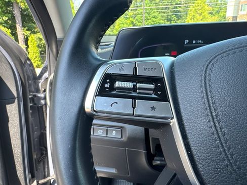 Used 2024 Kia Telluride EX w/ EX Captain's Chair Package FWD image 24