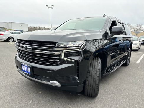 Used 2023 Chevrolet Suburban LT w/ Luxury Package image 6