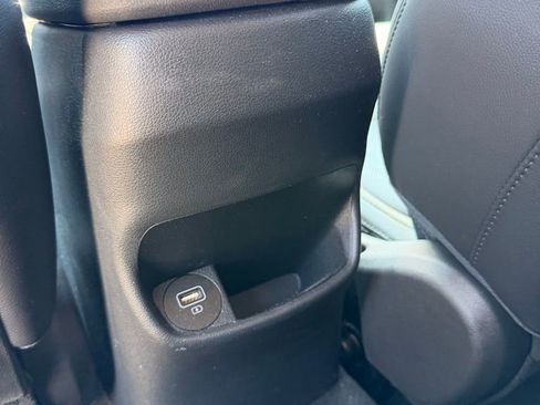 Used 2022 Hyundai Kona Limited FWD image 10