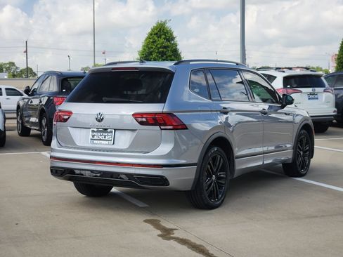 Used 2022 Volkswagen Tiguan SE R-Line FWD image 7