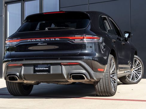 Certified 2023 Porsche Macan image 11