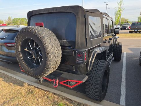 Used 2018 Jeep Wrangler Unlimited Sport w/ Connectivity Group image 3