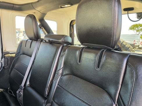 Used 2023 Jeep Wrangler Unlimited Sahara w/ Cold Weather Group image 15