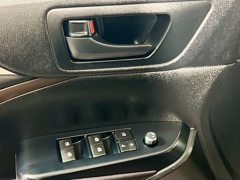 Used 2017 Toyota Highlander Plus image 16