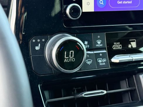 Used 2024 Toyota Highlander LE image 7