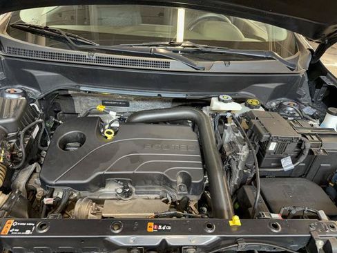 Used 2023 Chevrolet Equinox LT AWD/4WD image 2