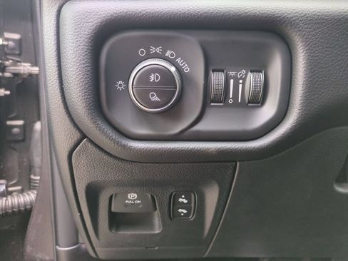 New 2026 RAM 1500 4x4 Crew Cab image 18