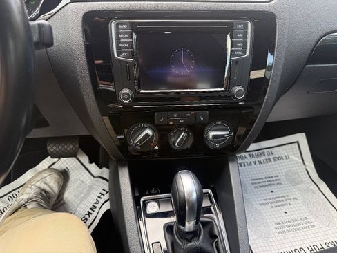 Used 2016 Volkswagen Jetta SEL w/ Lighting Package FWD image 16