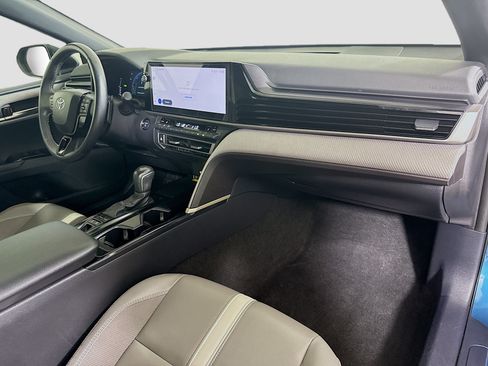 Used 2025 Toyota Camry SE w/ Multimedia Upgrade Package FWD image 30
