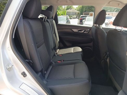 Used 2019 Nissan Rogue SV FWD image 13