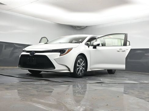 Used 2022 Toyota Corolla LE FWD image 44