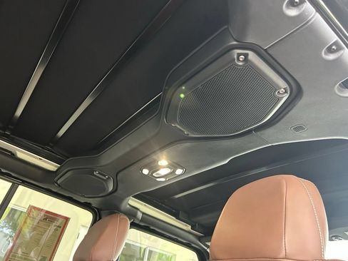 Used 2021 Jeep Wrangler Unlimited Rubicon AWD/4WD image 37