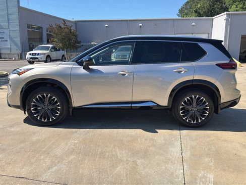 Used 2024 Nissan Rogue Platinum w/ Platinum Premium Package AWD/4WD image 6